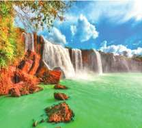 Лазурные воды горного водопада