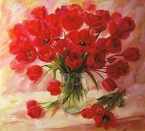 Большой букет цветущих тюльпанов в кувшине