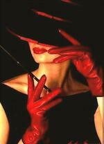 Дама в перчатках с сигарой