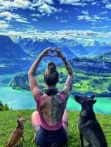 Медитация на берегу горной реки