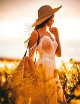 Милая девушка в летнем платье