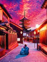 Влюбленные любуются закатом в японском городке