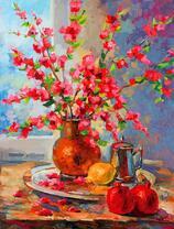 Фрукты и цветы сакуры в глиняном кувшине