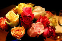 Торжественный букетик из роз