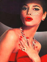 Девушка в красном платье и черной вуали