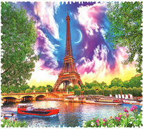 Молодая луна над Эйфелевой башней