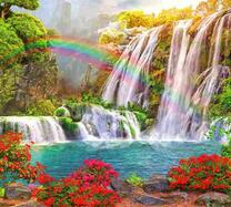Радуга у цветущего водопада
