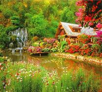 Дом с террасой на берегу реки