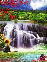 Красочный водопад в весенних горах