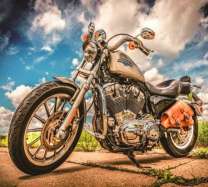 Байк на фоне летнего неба