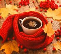 Чашечка кофе и осенние листья