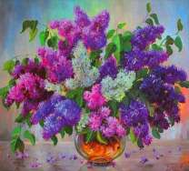 Осыпающийся букет сирени в вазе