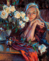 Девушка и букет белых роз на столе