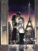 Влюбленные на фоне Эйфелевой башни в ночном городе