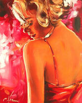 Блондинка в розовом наряде