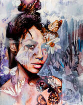 Портрет девушки с цветами и бабочками