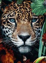 Леопард среди листьев и цветов