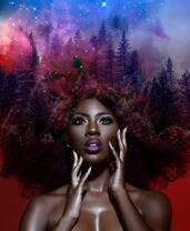 Темнокожая девушка и фиолетовый лес