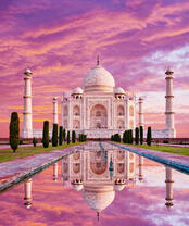 Тадж-Махал на фоне розового неба