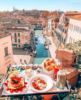 Завтрак с видом на солнечную Грецию