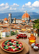 Вкусная пицца и видна город