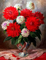 Букет георгин в вазе на столе