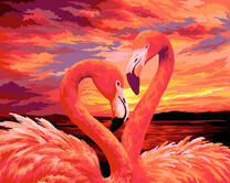 Пара ярких фламинго на фоне солнца
