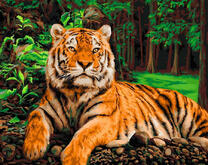 Тигрица в листьях джунглей