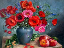 Маки в голубой вазе и яблоки