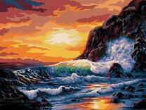 Волны у скал и солнце над морем