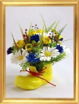 Ботинок с букетом нежных цветов