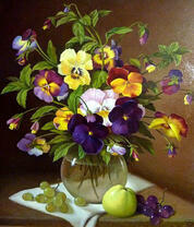 Прозрачная ваза с букетом анютиных глазок