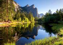 Тихая река и горы