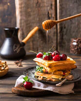 Вафли с вишней и мёдом
