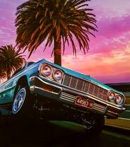 Стильный автомобиль на набережной Кубы