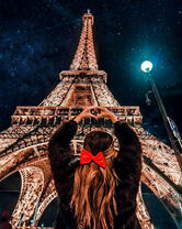 Ночная прогулка у Эйфелевой башни
