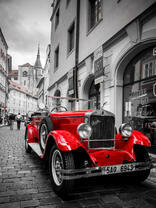 Ретро-автомобиль в старом городе