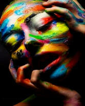 Эротическая девушка в краске