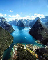 Большой залив среди гор