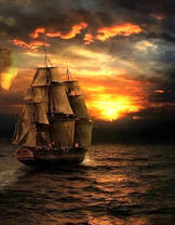 Парусник на фоне морского заката