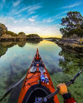 На байдарке по чистой реке