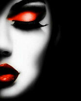 Девушка с вечерним макияжем