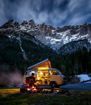 Отдых в горах у костра