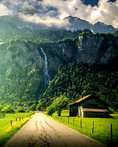 Дом у горной дороги