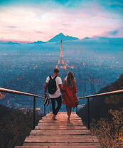 Влюбленные на горе возле Парижа