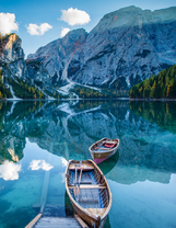 Брайес - озеро в Доломитовых Альпах в Южном Тироле, Италия