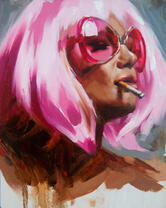 Стильная девушка с розовыми волосами