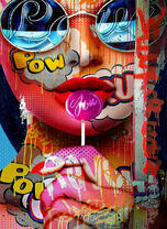 Девушка с конфетой