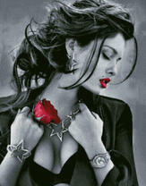 Брюнетка с красной розой