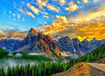 Красивый вид на небо, горы и лес